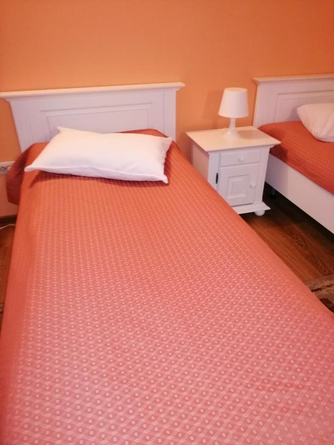 Kolpinghaus Panzió Karánsebes Kültér fotó