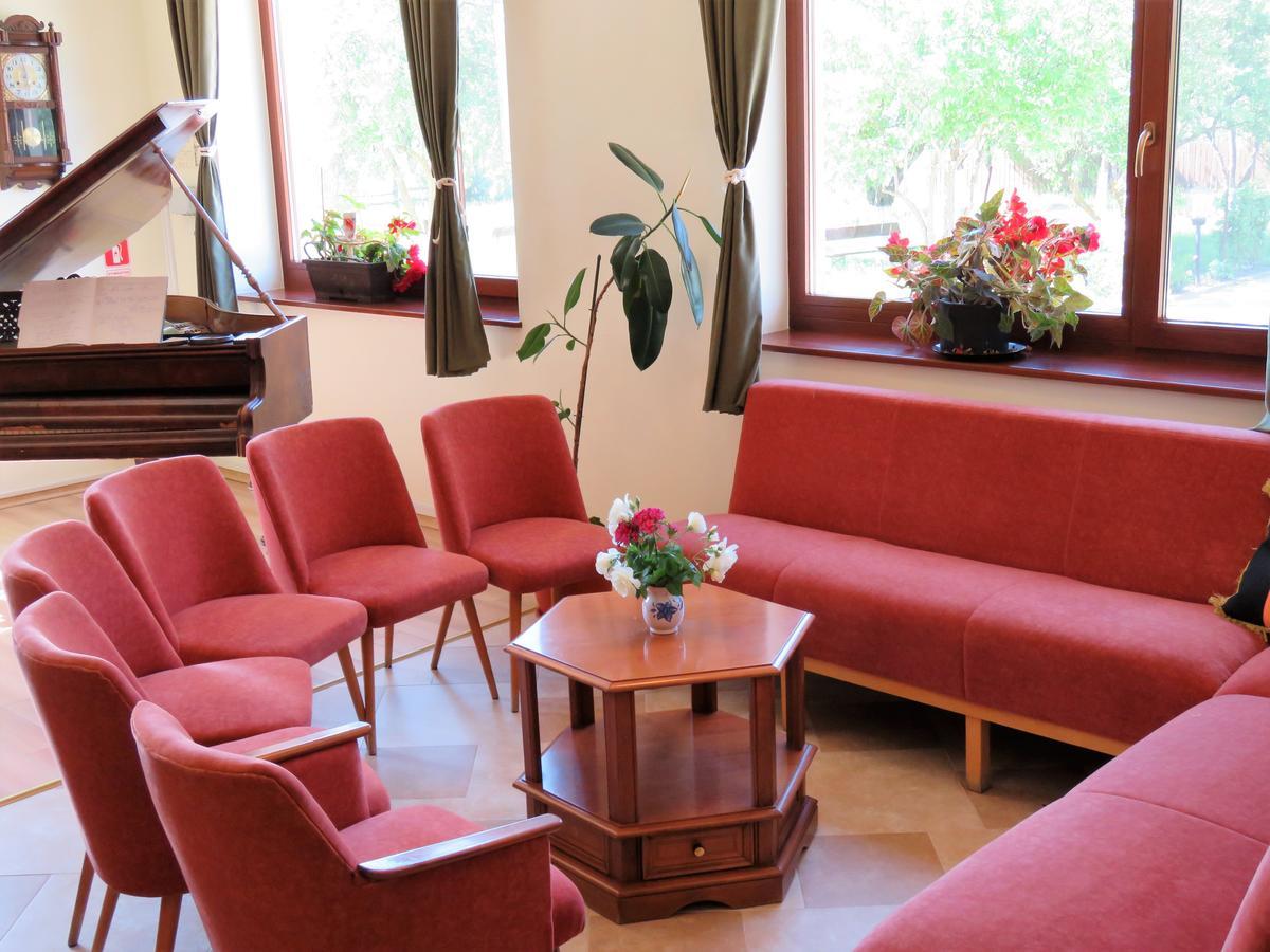 Kolpinghaus Panzió Karánsebes Kültér fotó